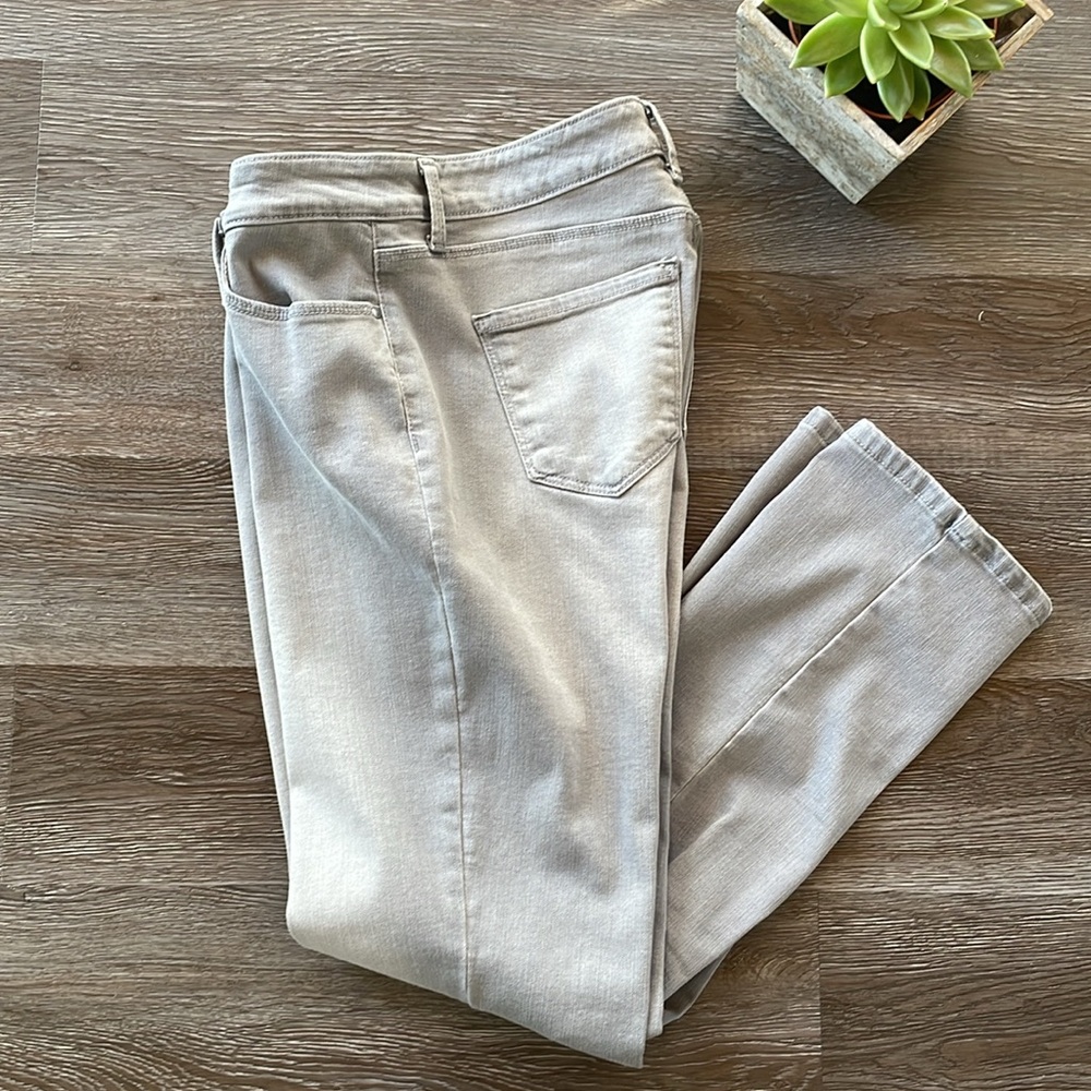 Charter Club Jeans Women’s Size 4P Lexington Straight Light Gray Denim - Picture 4 of 14